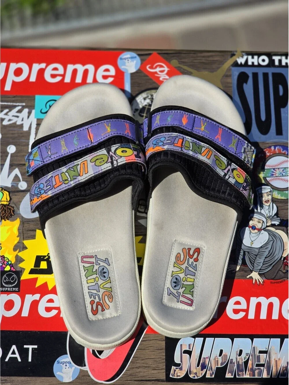 Sixe 8M - Adidas Adilette 2.0 Pride Slides - LGBTQ - (GW2411)